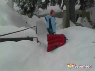 半分 ストリッピング インサイド ザ· 雪