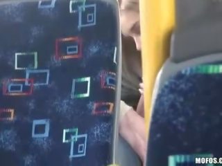 Iskolásfiú filmek egy pár amelynek szex -ban a busz
