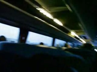 Mój żona onanizuje się na za publiczne autobus mov