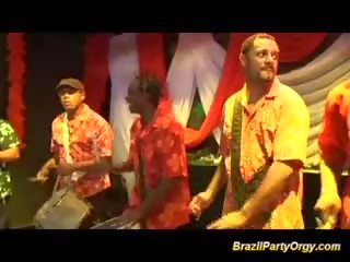 Brazilský anální samba strana orgie