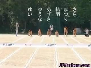 Asiatico ragazze correre un nuda track e campo part4