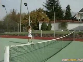 Op de tennis rechtbank