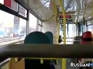 Dojemný tento holky stehýnka na the autobus