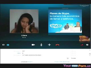 Sur americana hija burlas su grande tetitas en skype