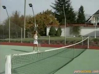 Pe the tenis tribunal