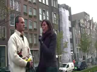 Detta turist knows vad han vill under hans besök i amsterdam