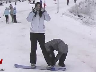 Aziatisch koppel gek snowboarding en seksueel adventures vid