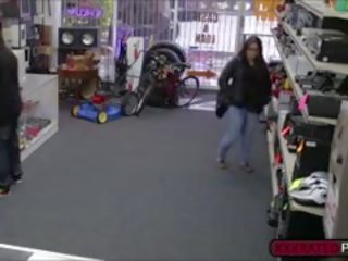 Shoplifter alır becerdin için önlemek küçük göğüsler