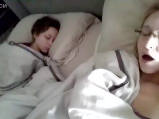 Menarik besar payudara remaja pelajar putri risiko merancap berikutnya untuk tidur sis di kamera - fuckcam69.com