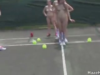 Дівчинки з на в courts n running drills