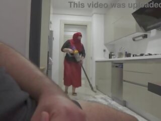 Surprit paluchage de tandis que regarde ma énorme cul hijab stepmom&period;