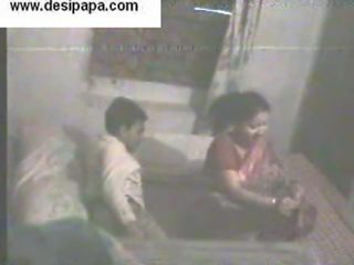 Indický pair tajně filmoval v jejich ložnice polykání a mající špinavý video každý další