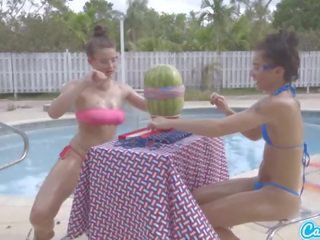 Camsoda teenageralter mit groß arsch und groß titten gehen in ein watermelon explodieren mit gummi ba