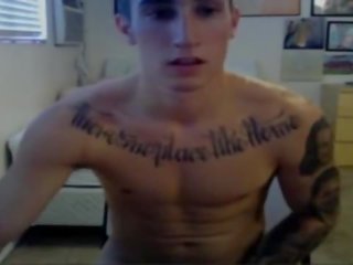 Pendulo tatuato hunk- parte 2 su gayboyscam.com