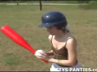 Nevinovat 18yo adolescenta joc basebal în aer liber